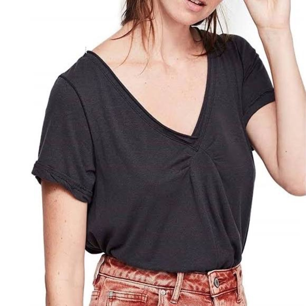 FREE PEOPLE - Women’s Solid Pullover Blouse in Black